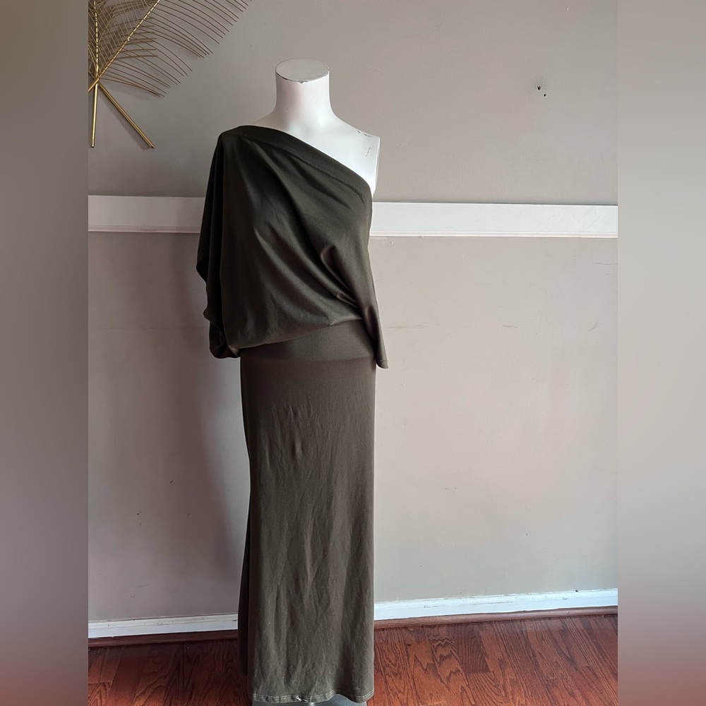 Chic Off-Shoulder Olive Maxi Dress
